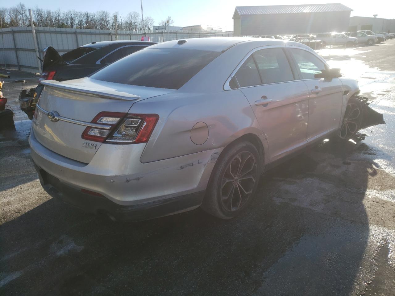 Photo 4 from auction – 2015 FORD TAURUS SHO with VIN 1FAHP2KT4FG118205