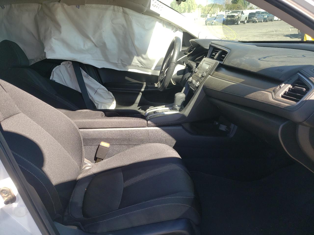 Photo 5 from auction – 2020 HONDA CIVIC LX with VIN 19XFC2F60LE215852