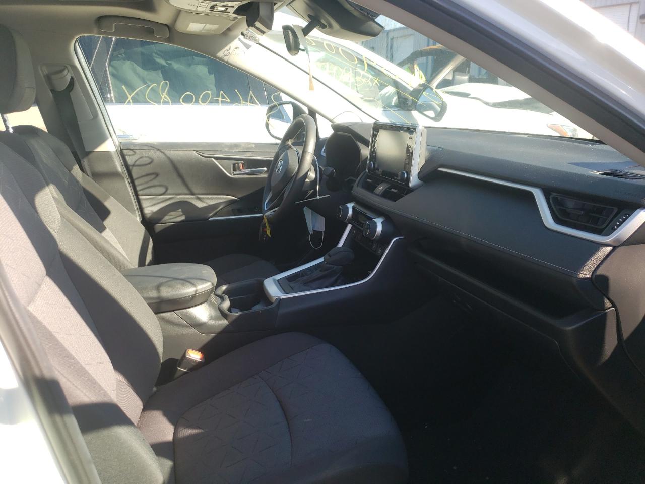 Photo 5 from auction – 2021 TOYOTA RAV4 XLE with VIN 2T3P1RFV7MC164089