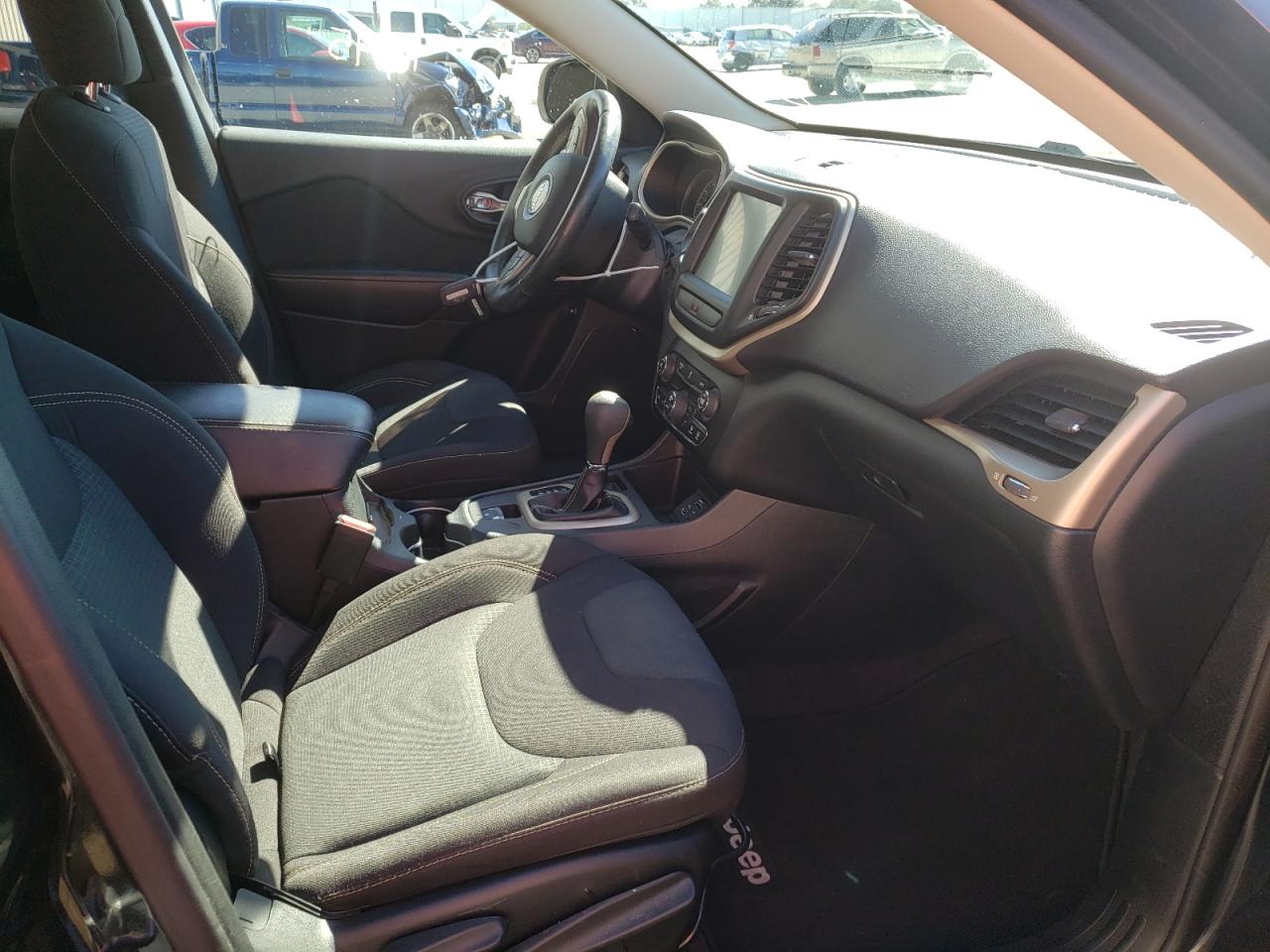 Photo 5 from auction – 2016 JEEP CHEROKEE L with VIN 1C4PJLCB7GW264673