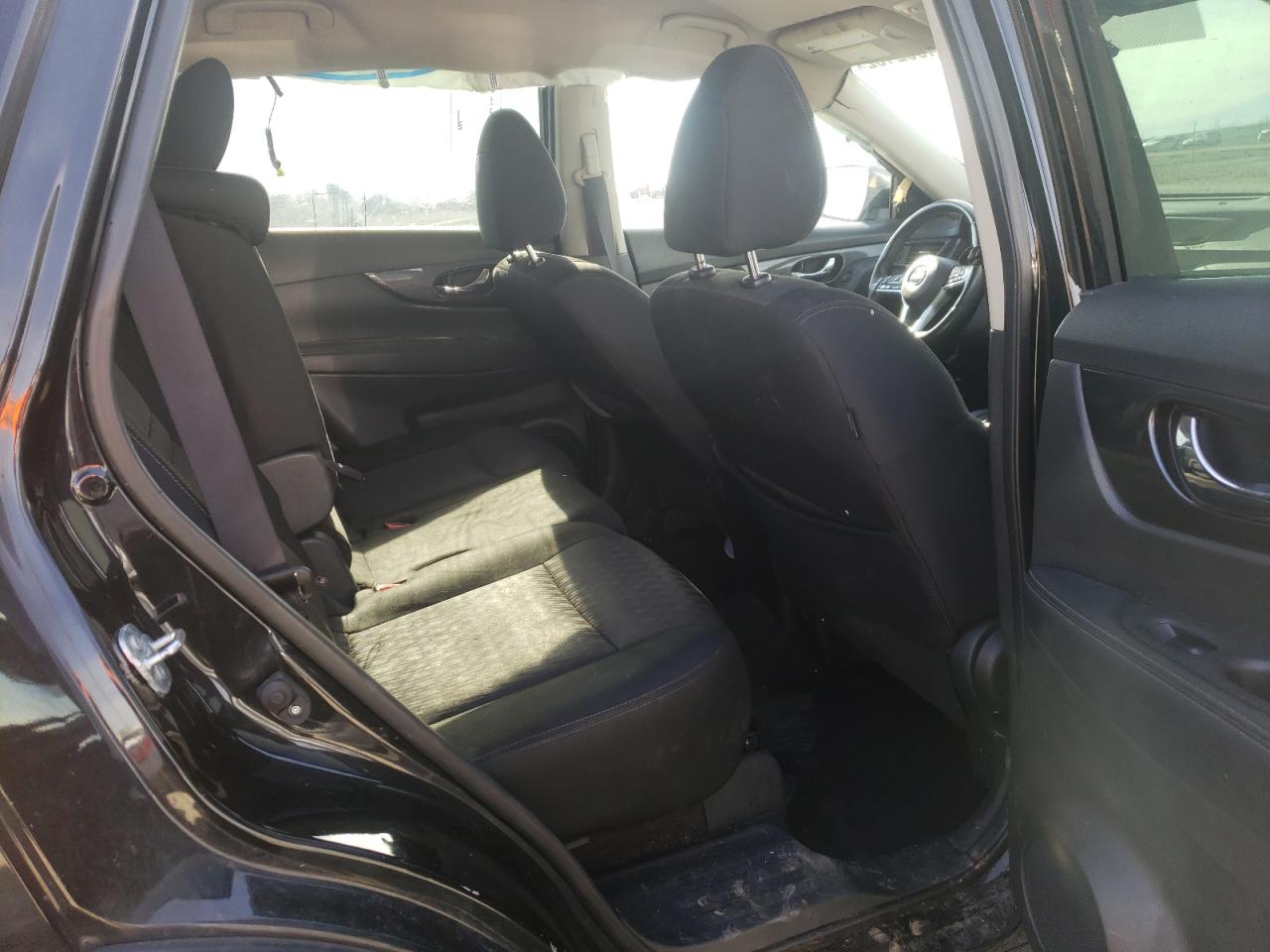 Photo 6 from auction – 2017 NISSAN ROGUE S with VIN KNMAT2MT8HP603552