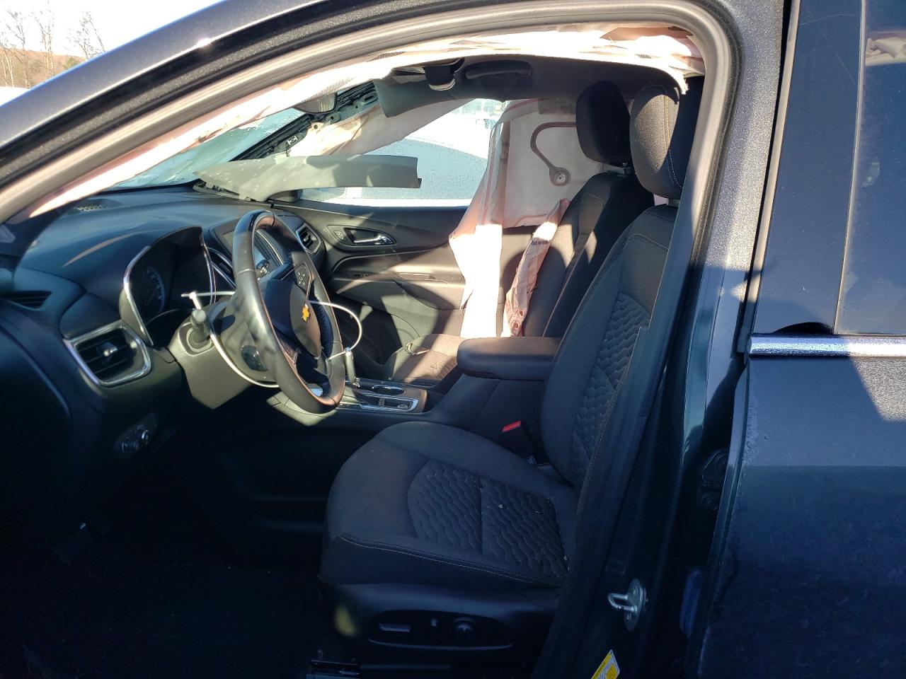 Photo 5 from auction – 2018 CHEVROLET EQUINOX LT with VIN 2GNAXJEV6J6317940