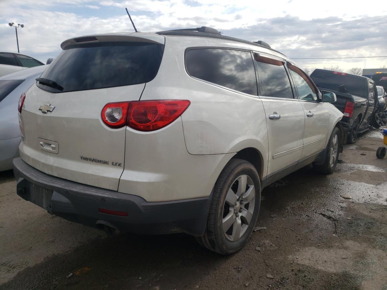Photo 4 from auction – 2012 CHEVROLET TRAVERSE L with VIN 1GNKRLED8CJ124910