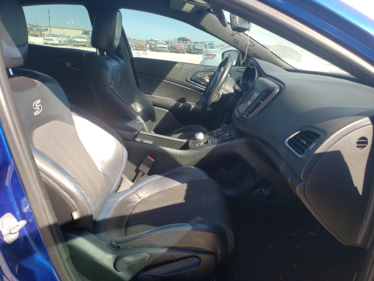 Photo 5 from auction – 2015 CHRYSLER 200 S with VIN 1C3CCCBGXFN551858