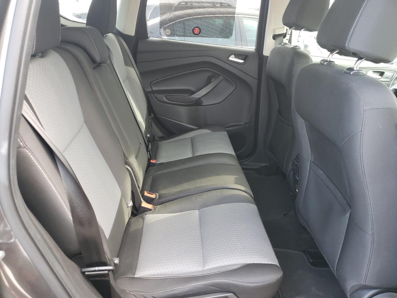 Photo 6 from auction – 2017 FORD ESCAPE SE with VIN 1FMCU0GD5HUE01702