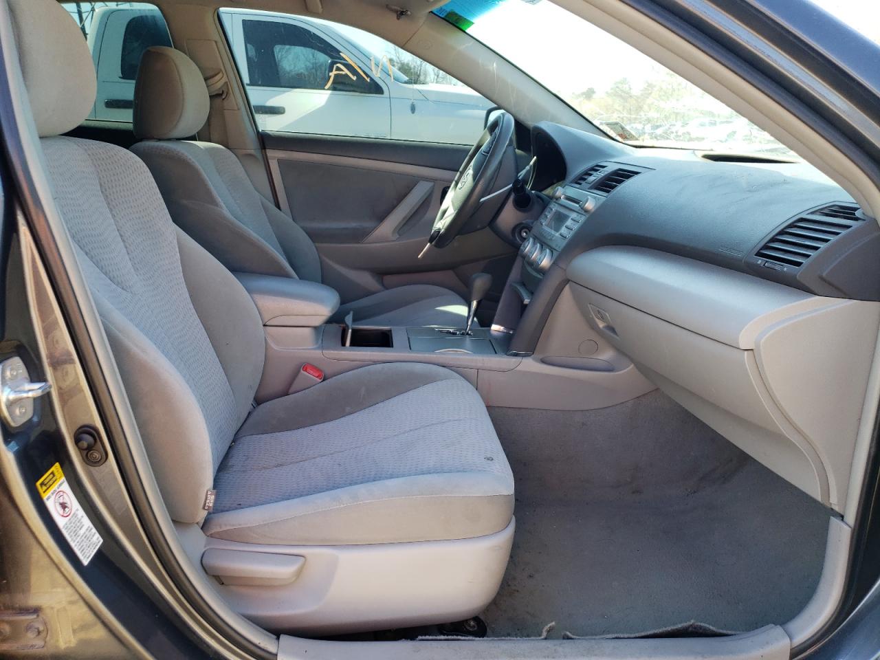 Photo 5 from auction – 2011 TOYOTA CAMRY BASE with VIN 4T1BF3EK8BU687156
