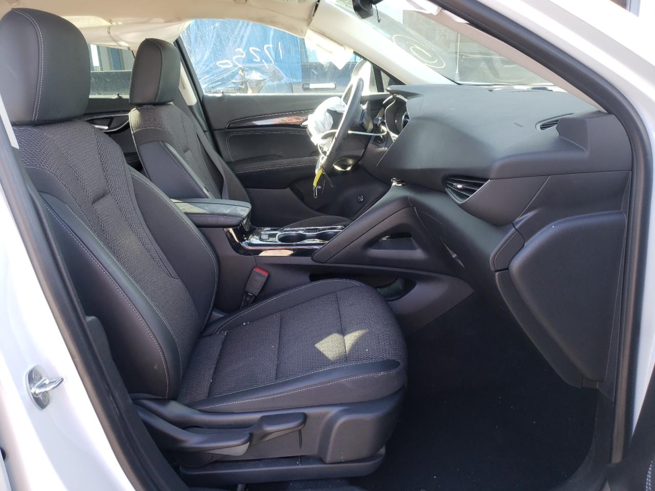 Photo 5 from auction – 2021 BUICK ENVISION P with VIN LRBFZMR43MD149884