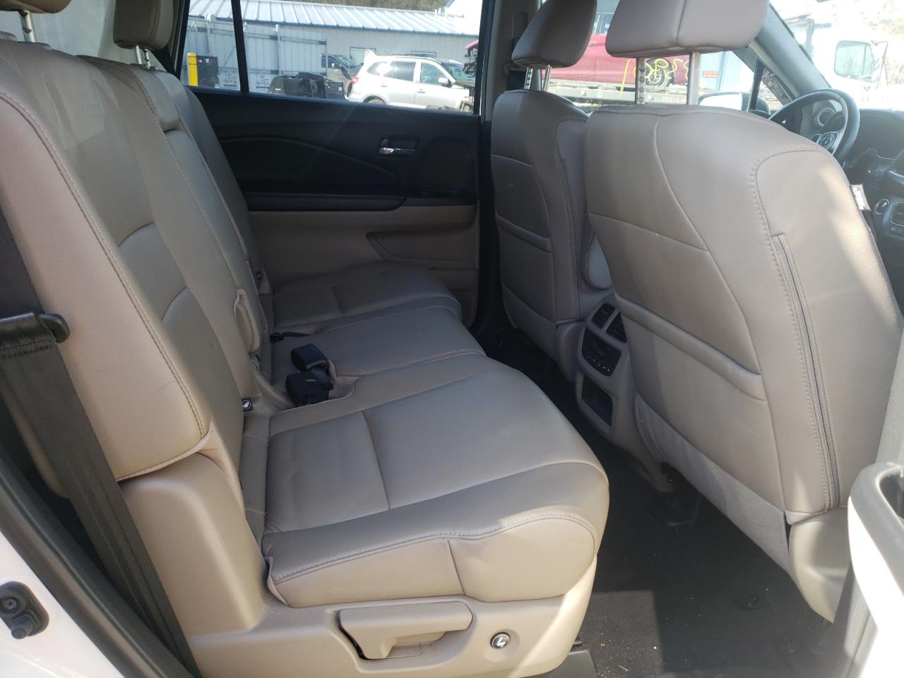 Photo 6 from auction – 2016 HONDA PILOT EXL with VIN 5FNYF6H60GB033976
