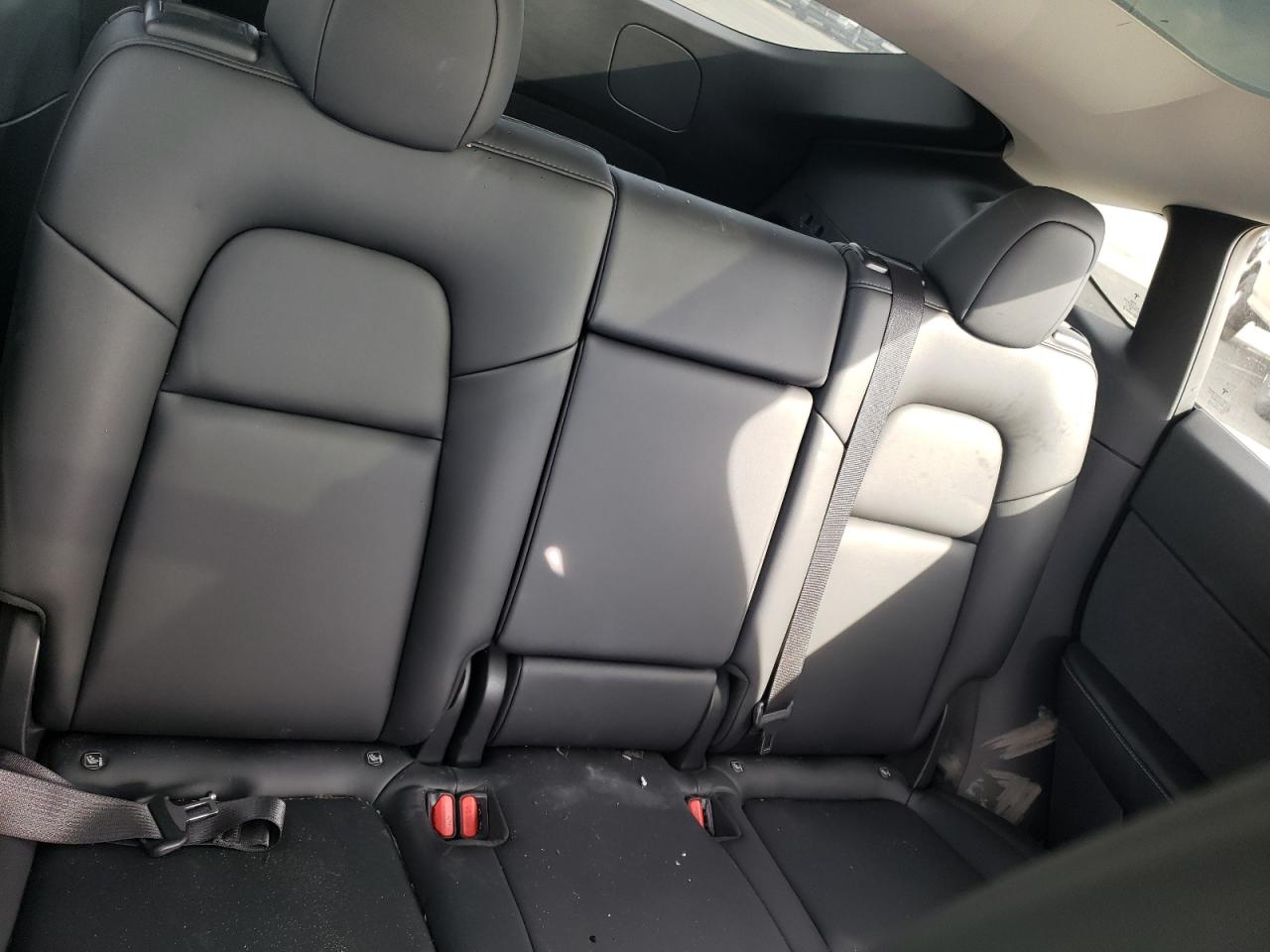 Photo 6 from auction – 2021 TESLA MODEL Y with VIN 5YJYGDEE4MF161100
