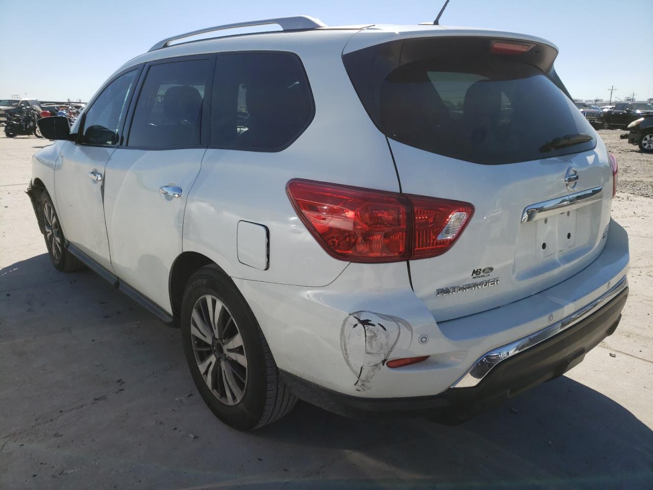 Photo 3 from auction – 2017 NISSAN PATHFINDER with VIN 5N1DR2MN0HC686118