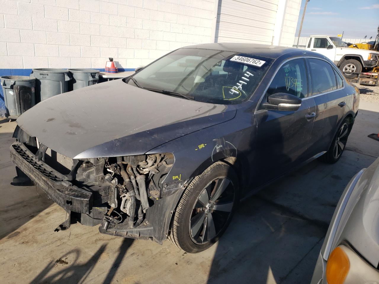Photo 2 from auction – 2014 VOLKSWAGEN PASSAT SE with VIN 1VWBT7A33EC037533