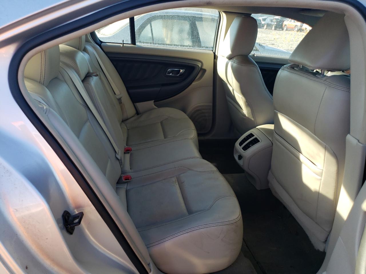 Photo 6 from auction – 2010 FORD TAURUS SEL with VIN 1FAHP2EW2AG170799
