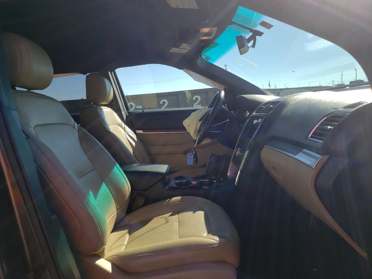 Photo 5 from auction – 2017 FORD EXPLORER L with VIN 1FM5K7F85HGB80211