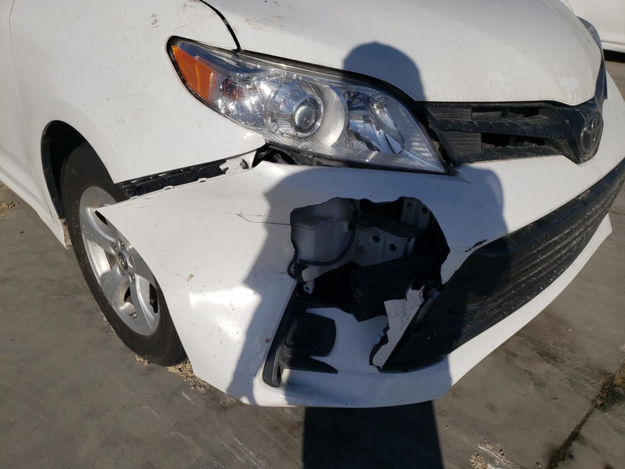 Photo 9 from auction – 2018 TOYOTA SIENNA L with VIN 5TDZZ3DC6JS931765