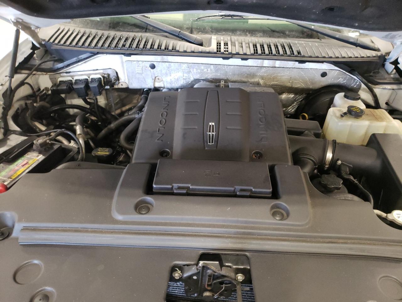Photo 7 from auction – 2009 LINCOLN NAVIGATOR with VIN 5LMFU28519EJ01888