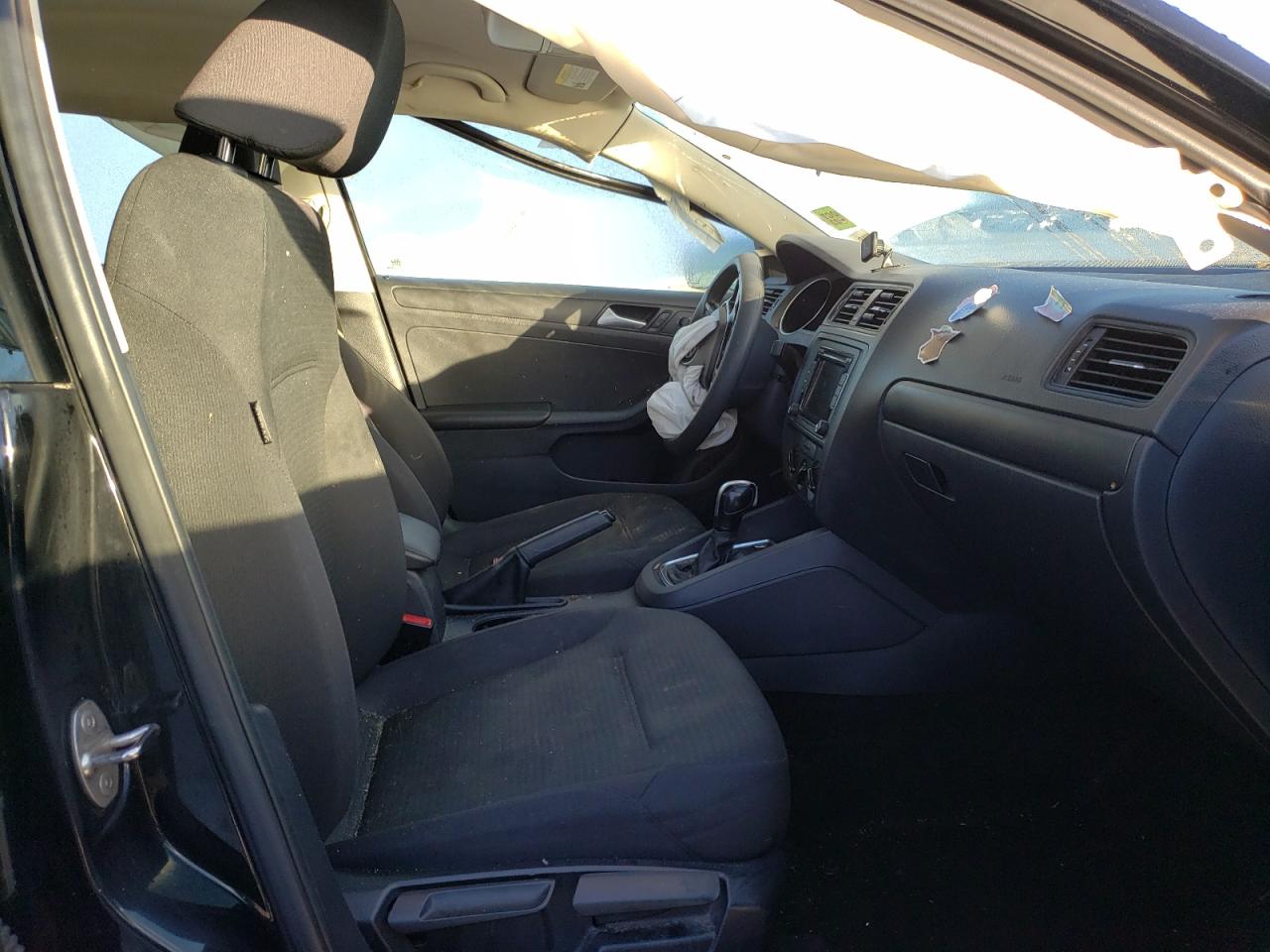 Photo 5 from auction – 2015 VOLKSWAGEN JETTA BASE with VIN 3VW2K7AJ5FM254499