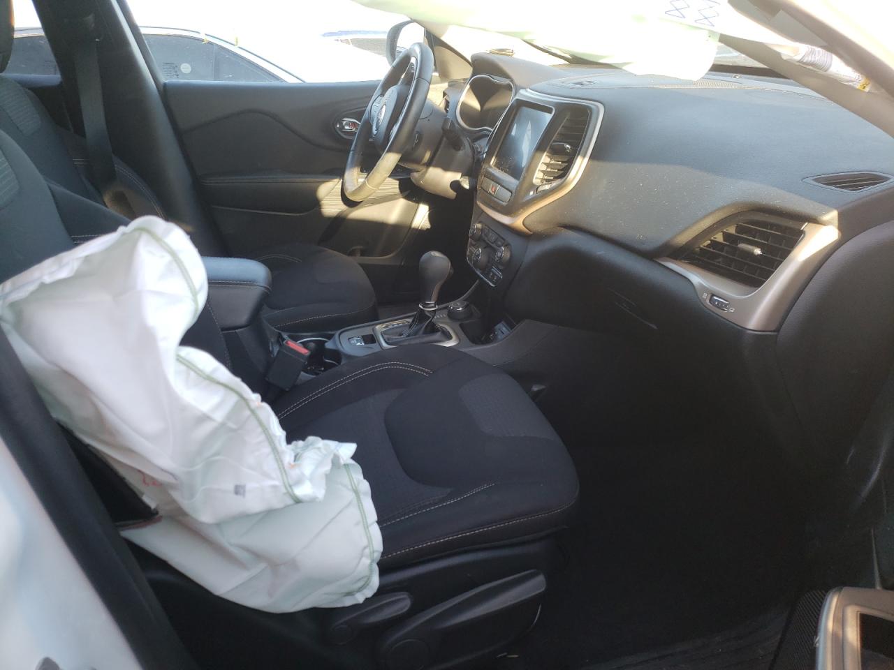 Photo 5 from auction – 2017 JEEP CHEROKEE L with VIN 1C4PJMCS0HW500586