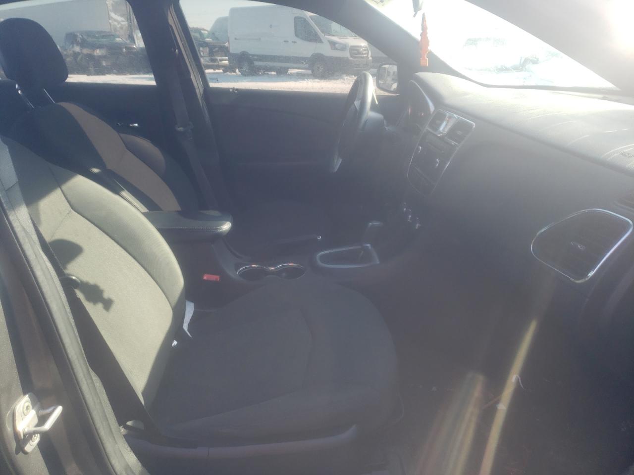 Photo 5 from auction – 2012 CHRYSLER 200 TOURIN with VIN 1C3CCBBB9CN120860