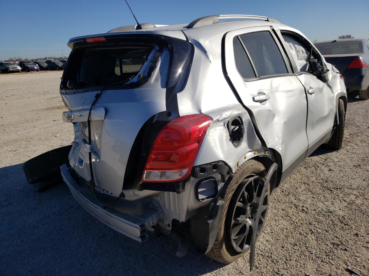 Photo 4 from auction – 2021 CHEVROLET TRAX 1LT with VIN KL7CJLSB0MB357633