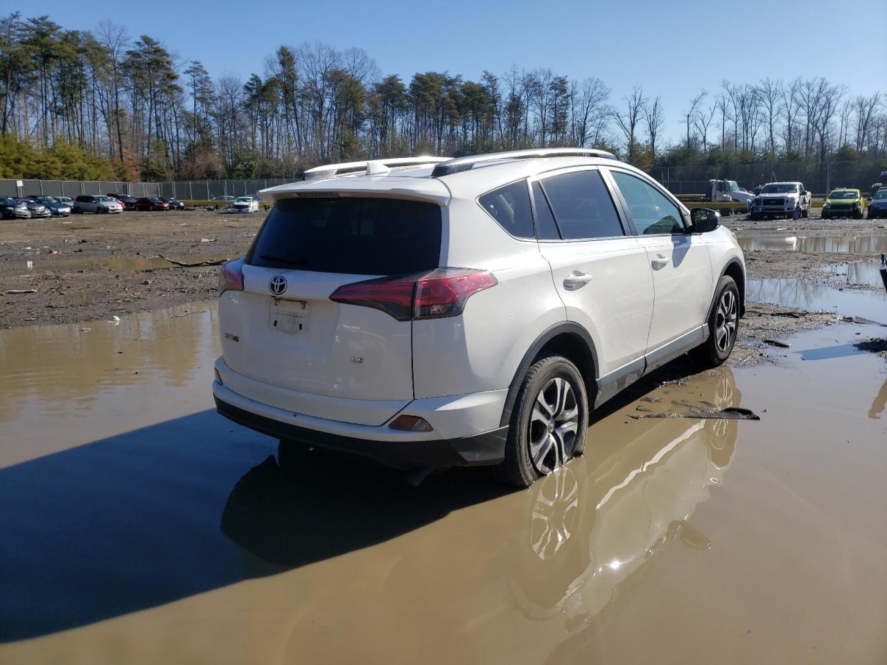 Photo 4 from auction – 2017 TOYOTA RAV4 LE with VIN JTMZFREV0HJ124273