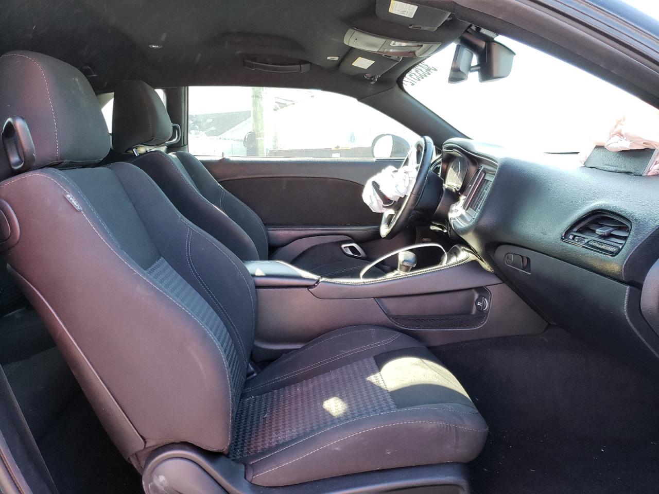 Photo 5 from auction – 2018 DODGE CHALLENGER with VIN 2C3CDZAG5JH172088