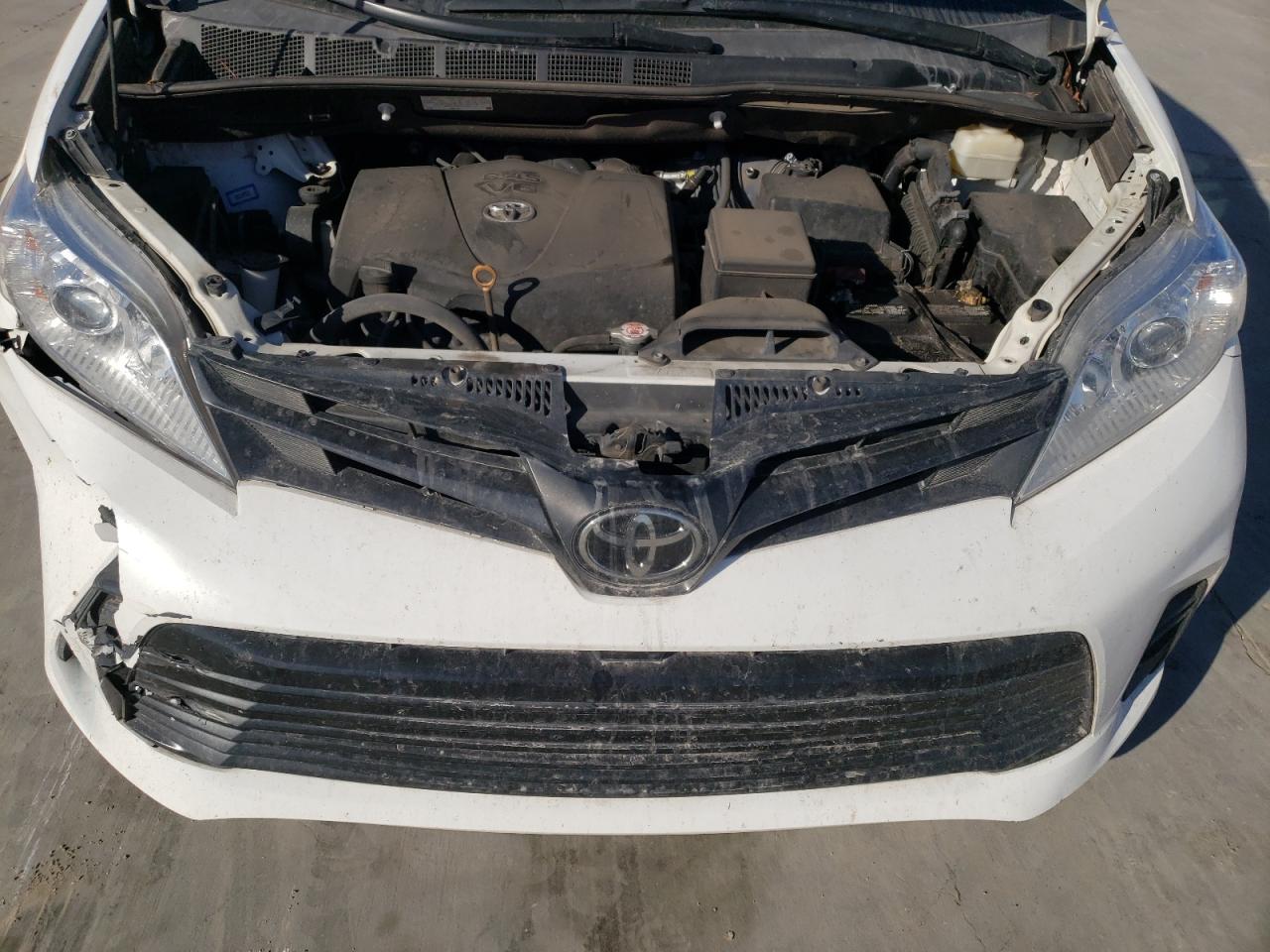 Photo 7 from auction – 2018 TOYOTA SIENNA L with VIN 5TDZZ3DC6JS931765