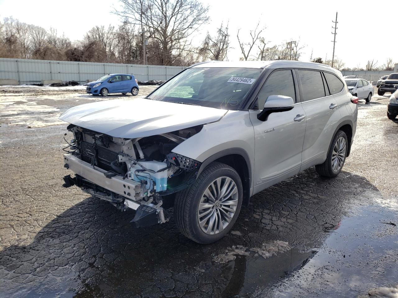 Photo 2 from auction – 2021 TOYOTA HIGHLANDER with VIN 5TDEBRCH2MS020579