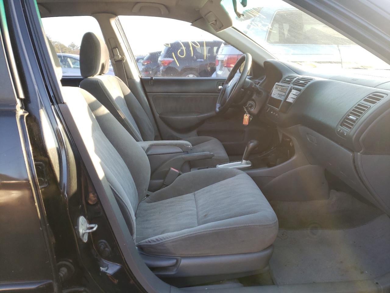 Photo 5 from auction – 2004 HONDA CIVIC with VIN 2HGES26724H581245