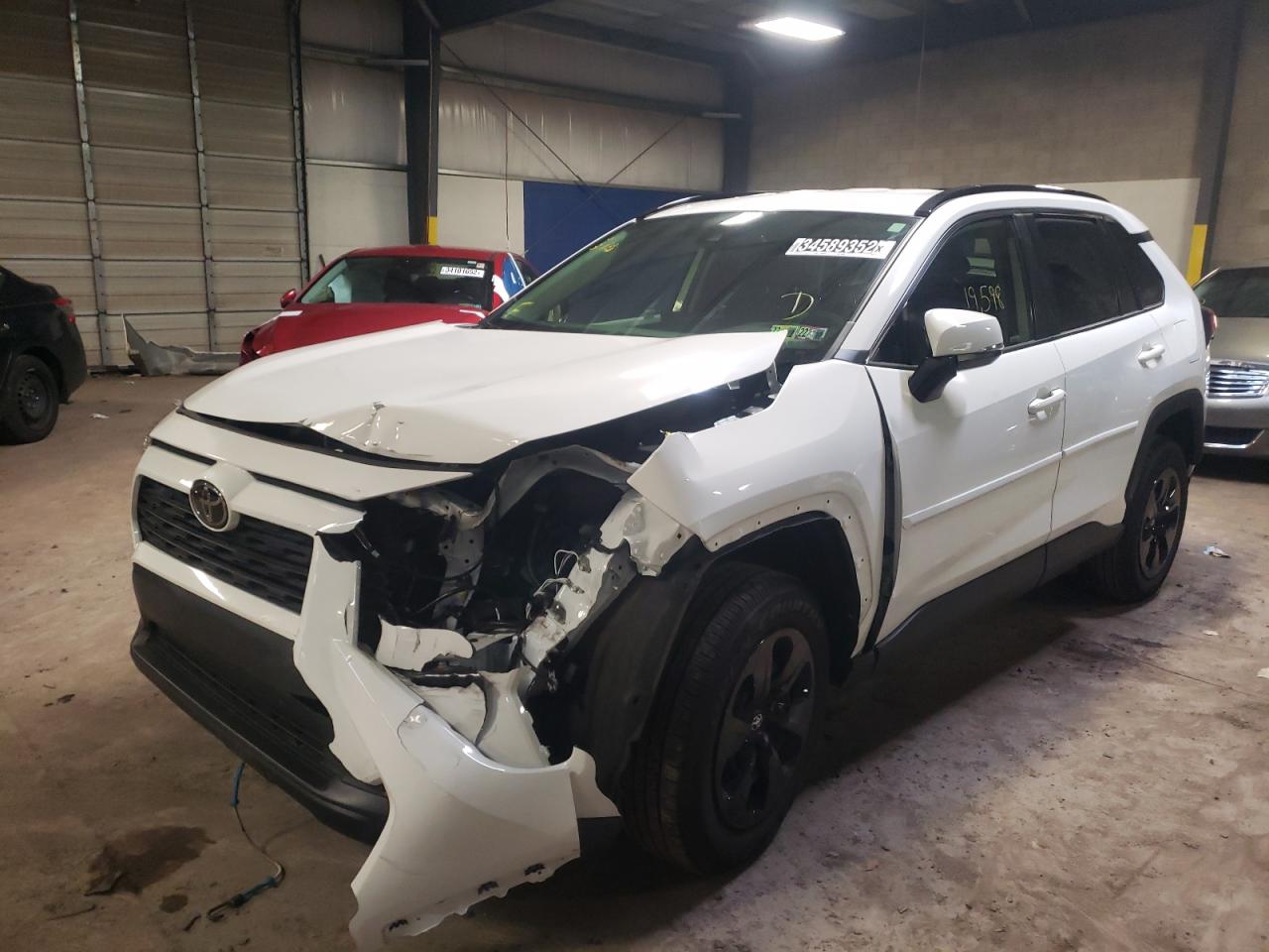 Photo 2 from auction – 2019 TOYOTA RAV4 LE with VIN JTMG1RFV1KD043860