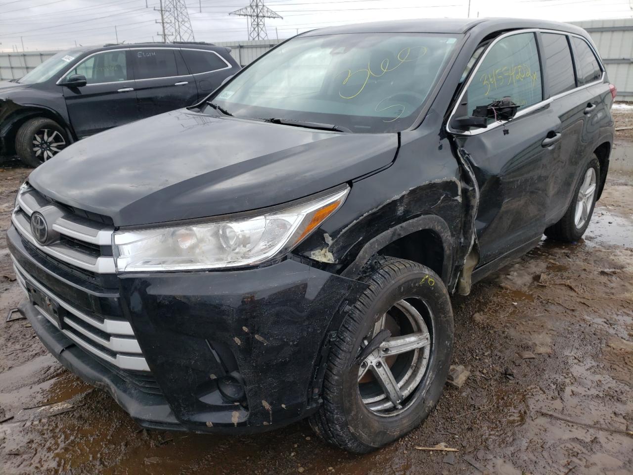 Photo 2 from auction – 2017 TOYOTA HIGHLANDER with VIN 5TDBZRFH2HS363912