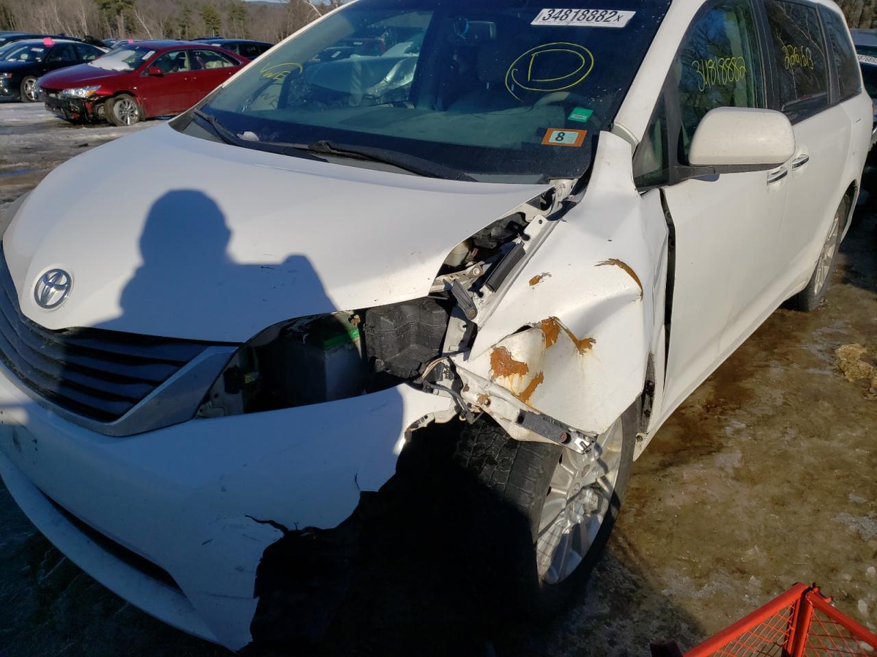 Photo 9 from auction – 2011 TOYOTA SIENNA XLE with VIN 5TDDK3DCXBS011461