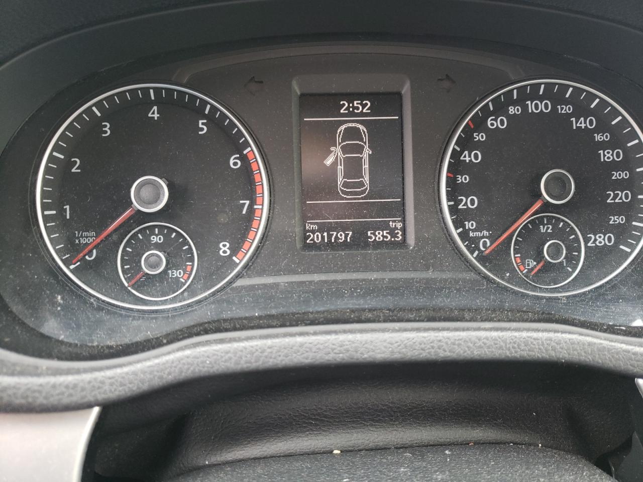 Photo 8 from auction – 2014 VOLKSWAGEN PASSAT S with VIN 1VWAS7A31EC110624