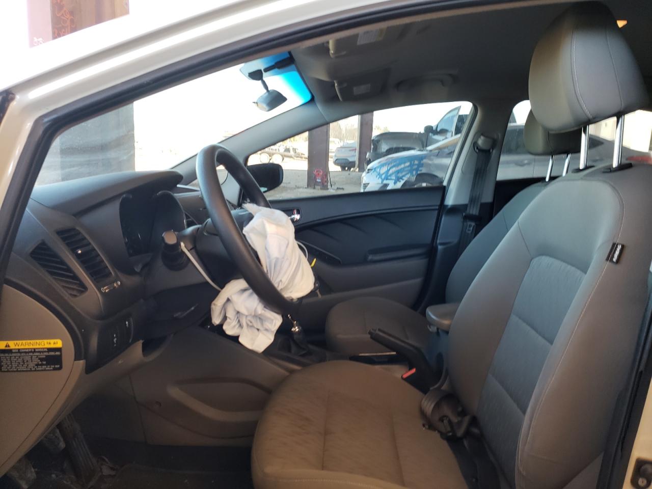 Photo 5 from auction – 2015 KIA FORTE LX with VIN KNAFK4A64F5401896