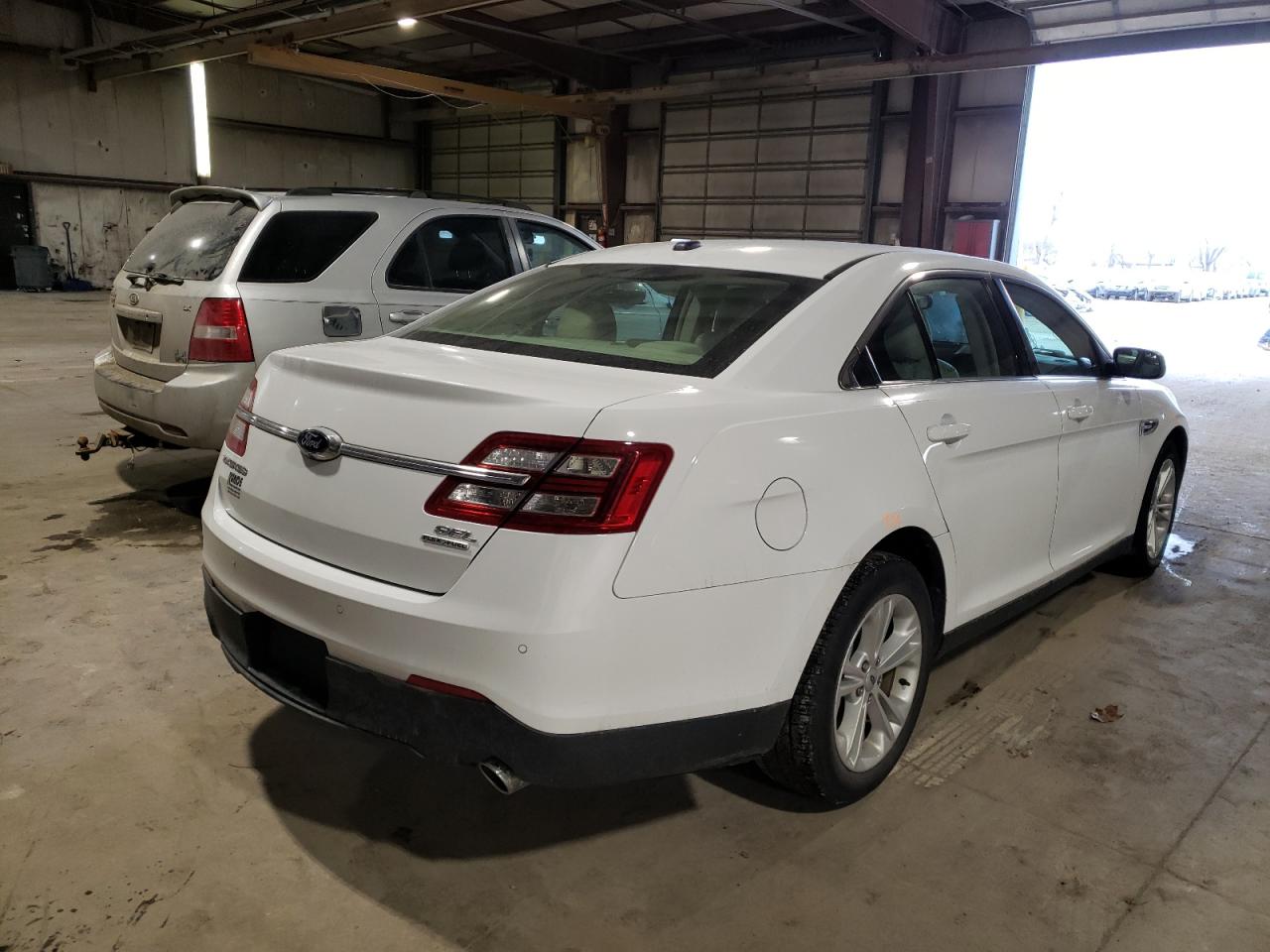 Photo 4 from auction – 2014 FORD TAURUS SEL with VIN 1FAHP2E83EG155932