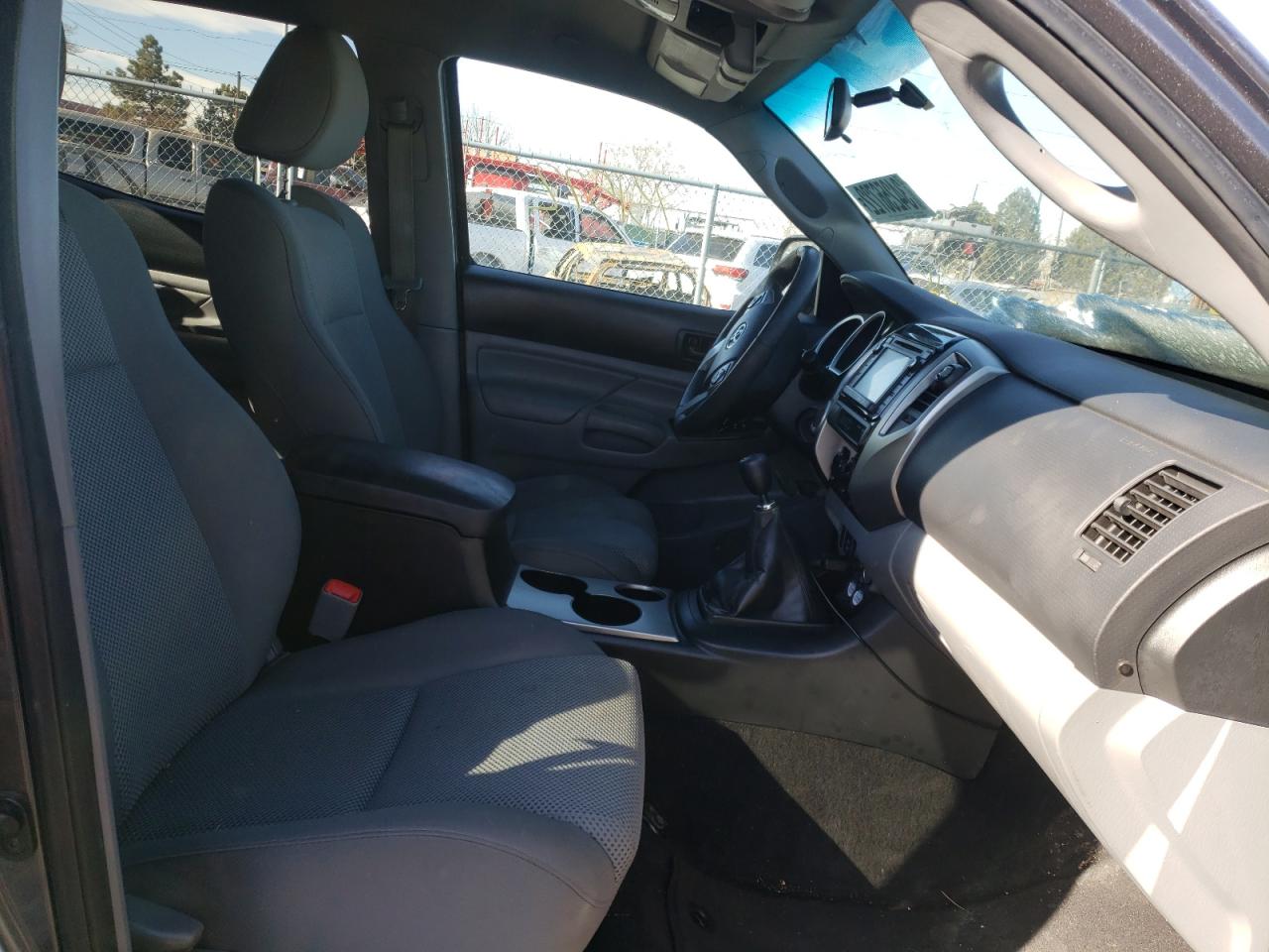 Photo 5 from auction – 2014 TOYOTA TACOMA DOU with VIN 5TFLU4EN5EX105189