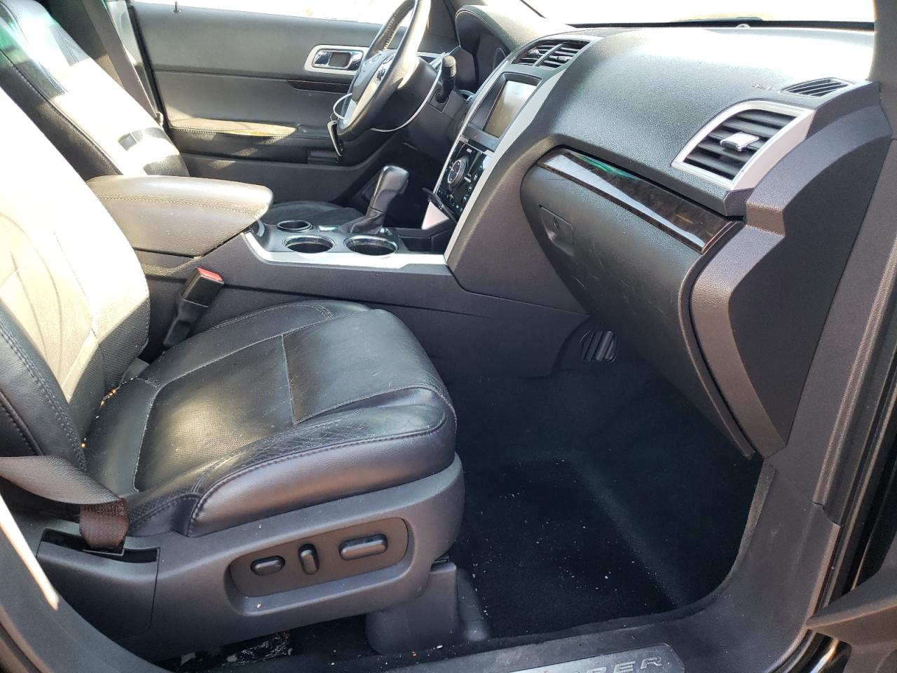 Photo 5 from auction – 2012 FORD EXPLORER L with VIN 1FMHK7F96CGA03178