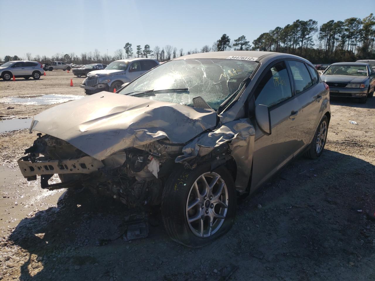Photo 2 from auction – 2015 FORD FOCUS SE with VIN 1FADP3K20FL384713