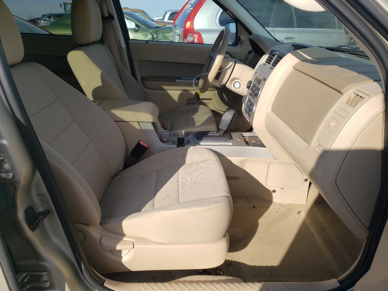 Photo 5 from auction – 2011 FORD ESCAPE XLT with VIN 1FMCU0D76BKB43949