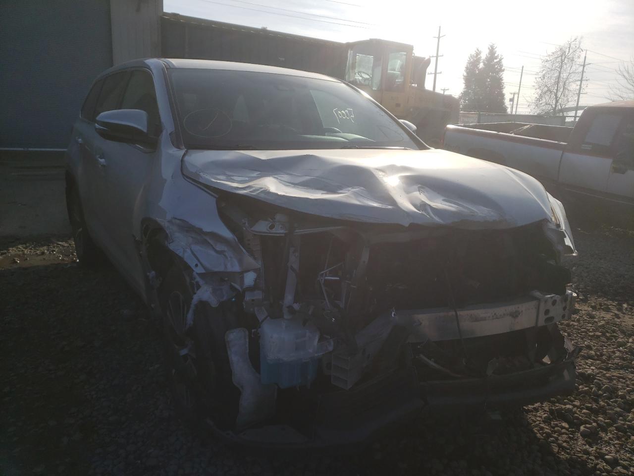 Photo 9 from auction – 2017 TOYOTA HIGHLANDER with VIN 5TDBZRFH2HS462844