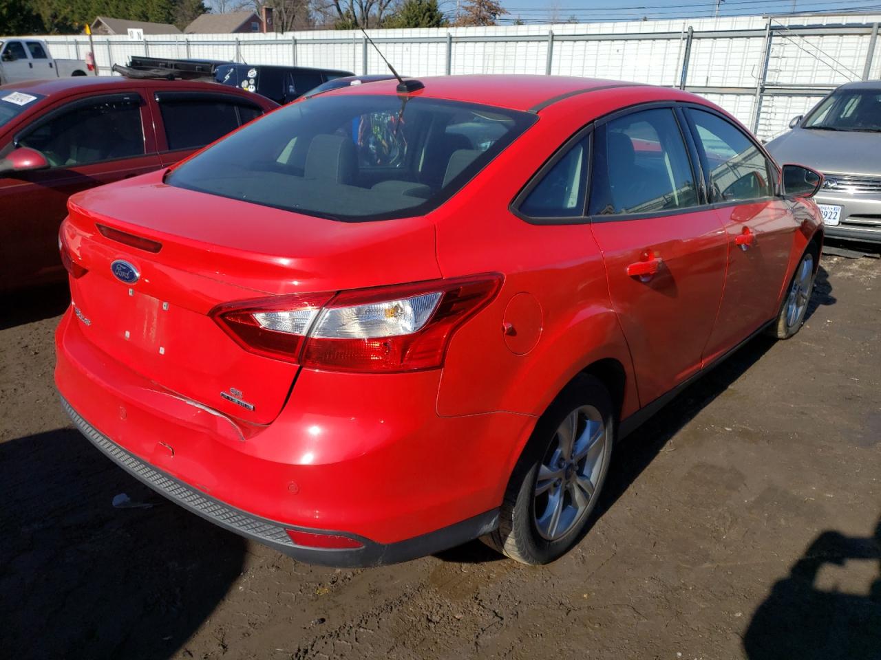 Photo 4 from auction – 2014 FORD FOCUS SE with VIN 1FADP3F22EL298439