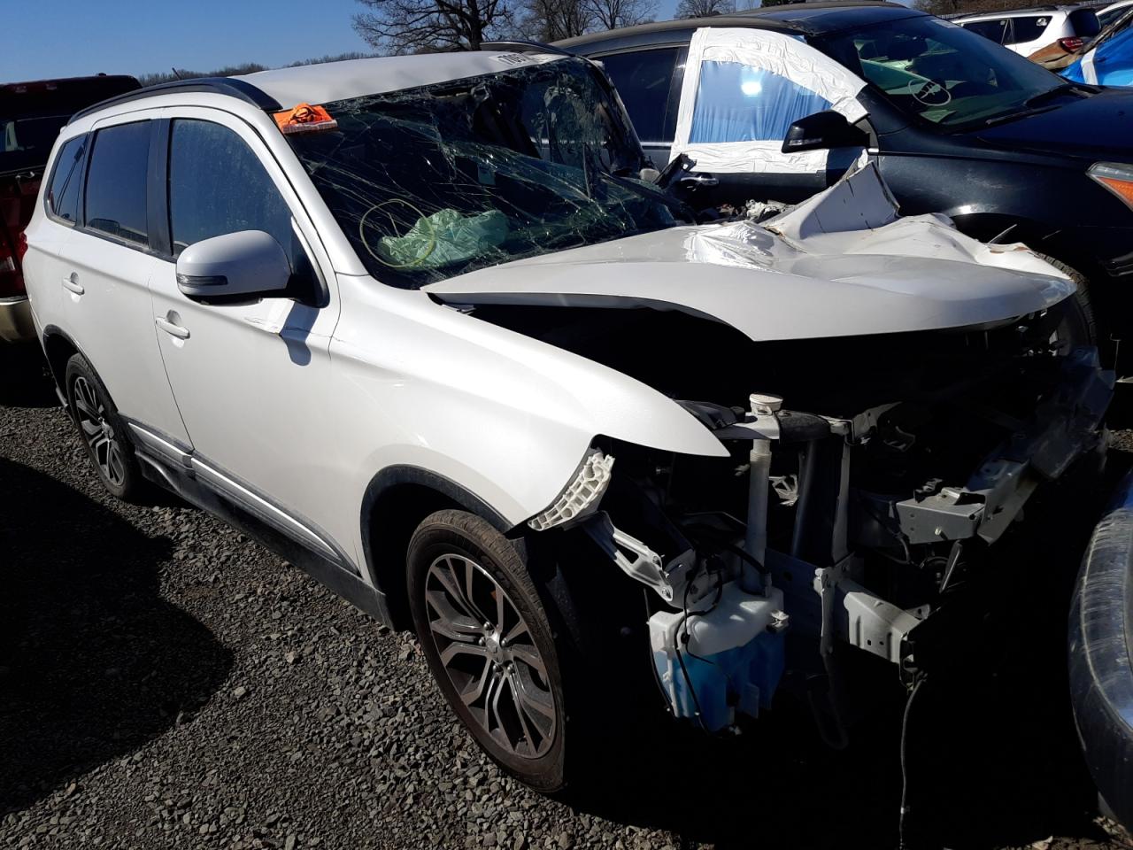 MITSUBISHI OUTLANDER 2016 with VIN JA4AD3A37GZ056097 - Photo from auction