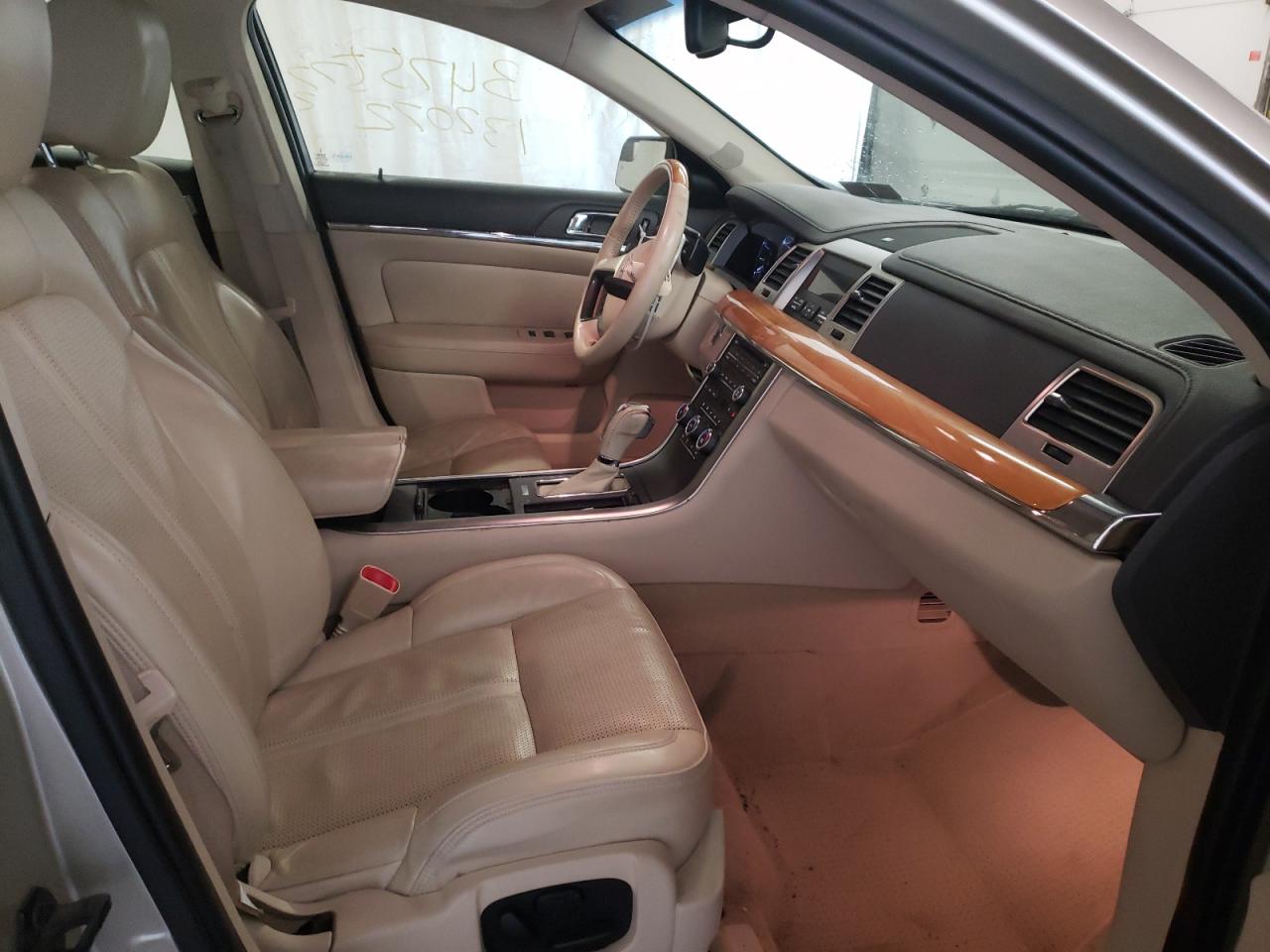Photo 5 from auction – 2010 LINCOLN MKS with VIN 1LNHL9ER5AG607392
