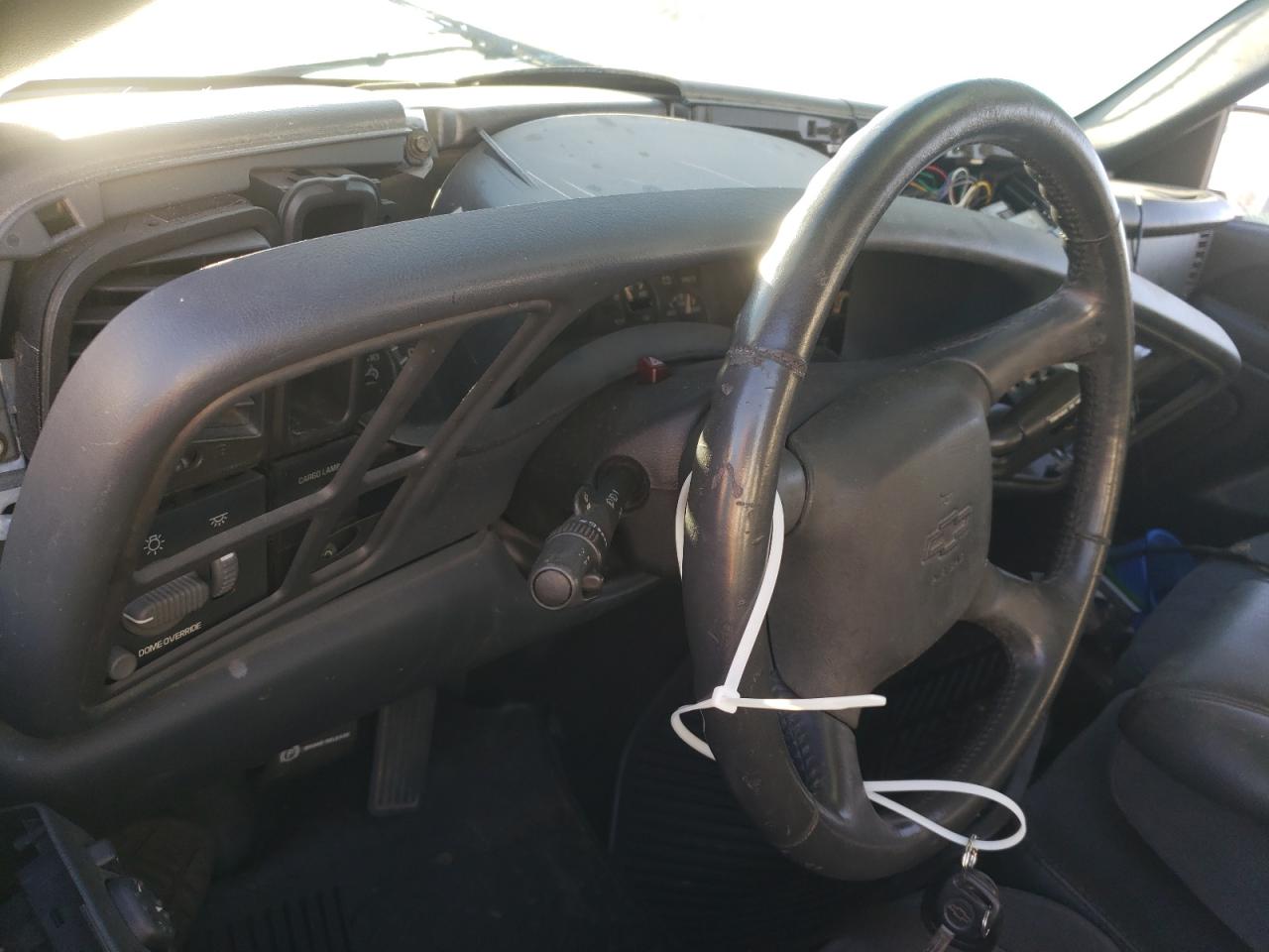 Photo 8 from auction – 2002 CHEVROLET SILVERADO with VIN 1GCGC13UX2F162356