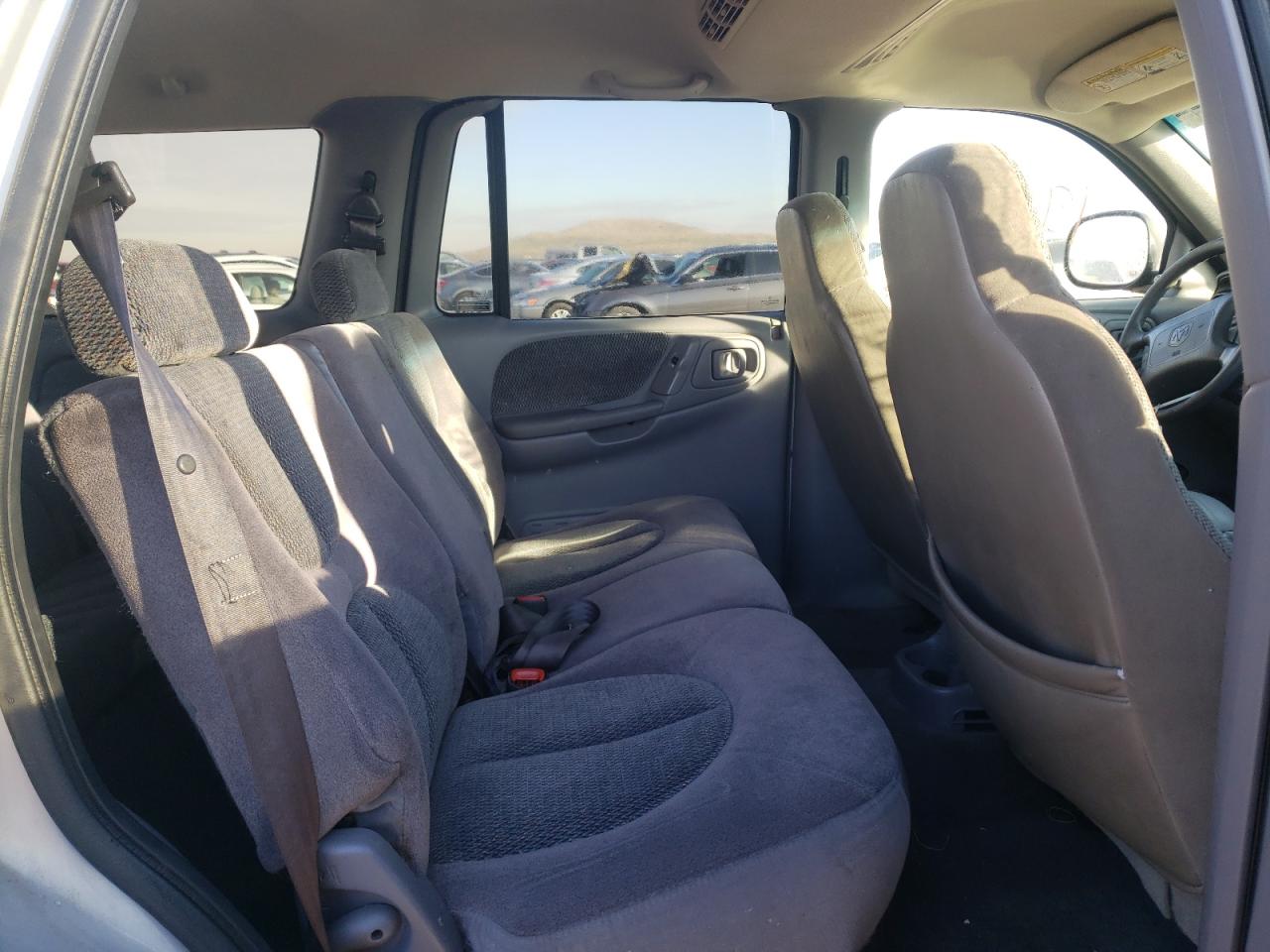Photo 6 from auction – 2000 DODGE DURANGO with VIN 1B4HS28Z8YF202893