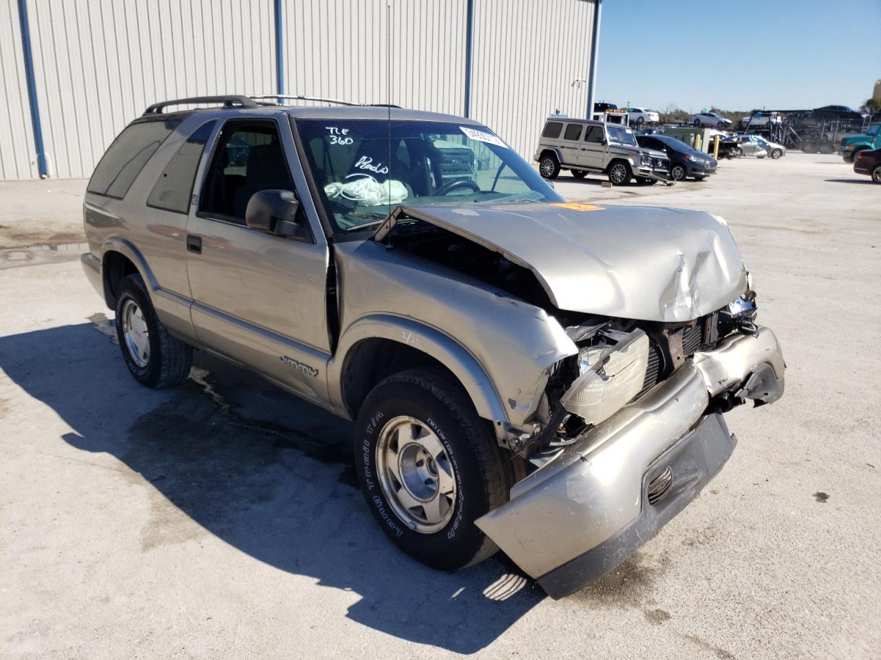 GMC JIMMY 2000 with VIN 1GKCS18W0YK223102 - Photo from auction