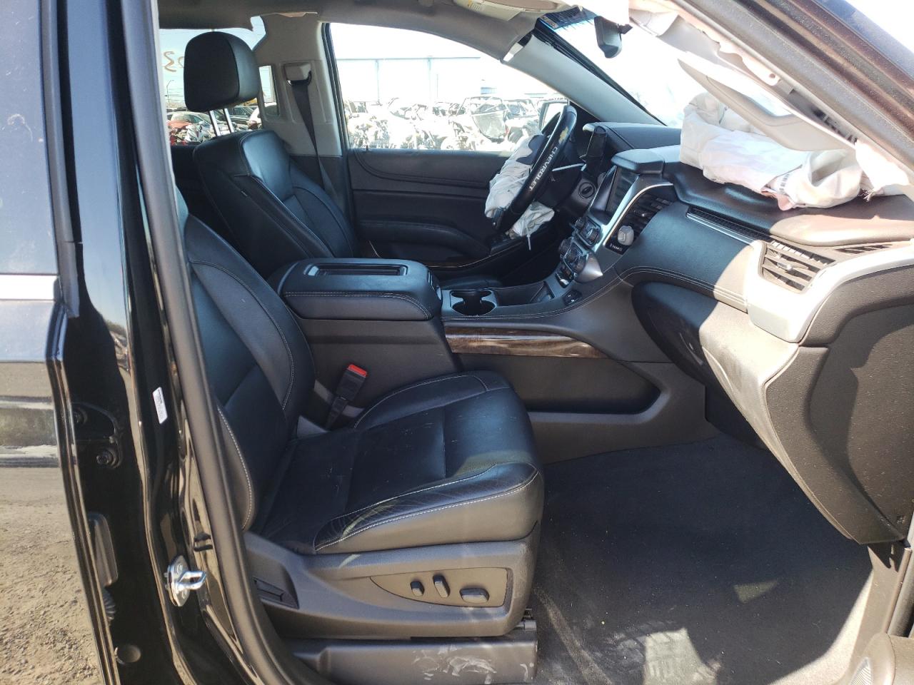 Photo 5 from auction – 2019 CHEVROLET SUBURBAN C with VIN 1GNSCHKC6KR245249