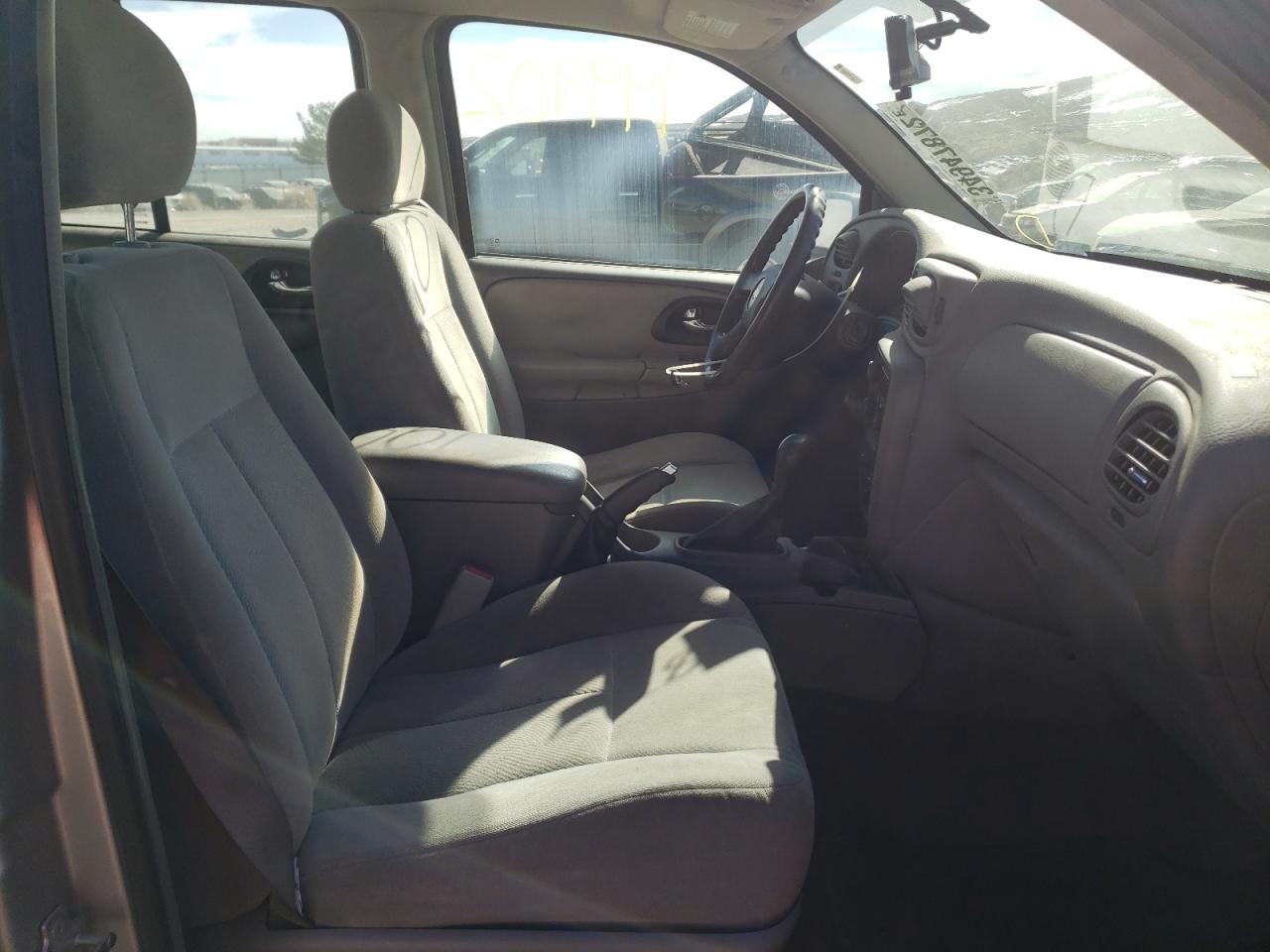 Photo 5 from auction – 2005 CHEVROLET TRAILBLAZE with VIN 1GNDT13S552246542