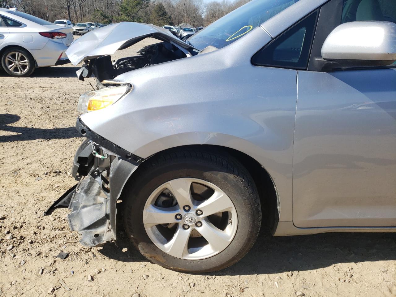 Photo 9 from auction – 2012 TOYOTA SIENNA LE with VIN 5TDKK3DC5CS179601