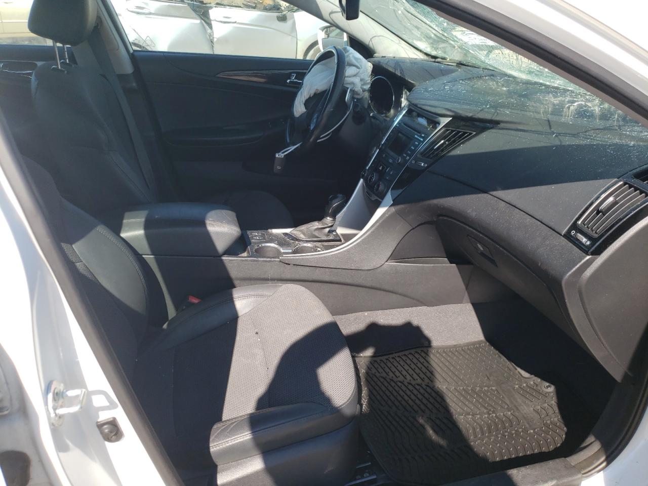 Photo 5 from auction – 2014 HYUNDAI SONATA SE with VIN 5NPEC4AC1EH818635