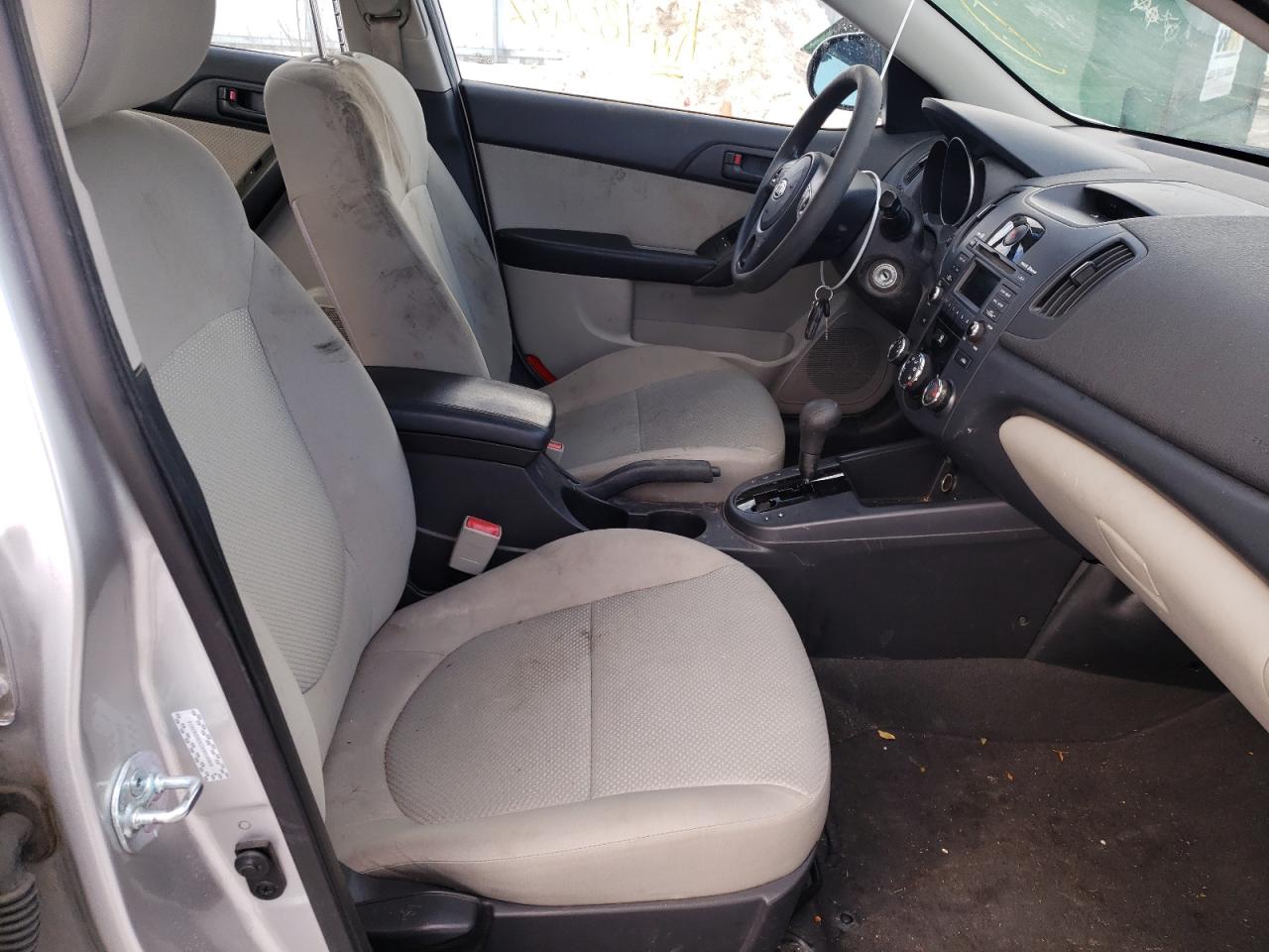 Photo 5 from auction – 2010 KIA FORTE EX with VIN KNAFU4A2XA5287614